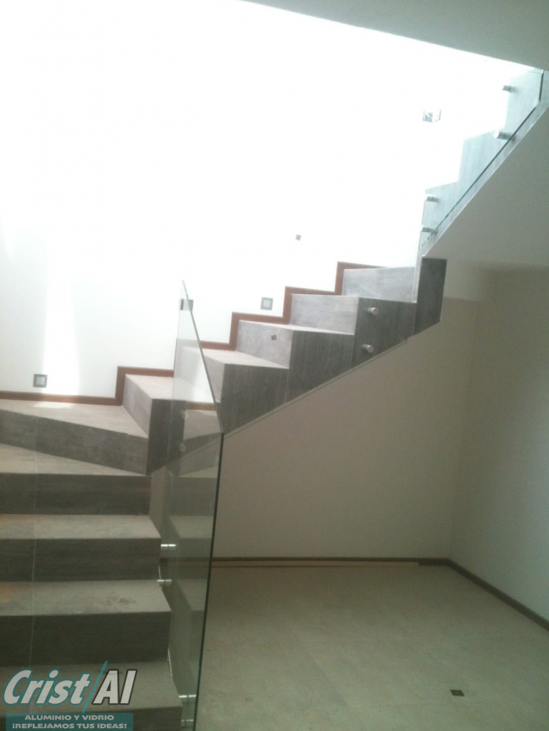 BARANDAL DE CRISTAL TEMPLADO PARA ESCALERAS